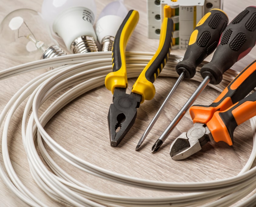 Commercial-Electrician-Near-Me-London-845x684-min